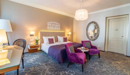 Deluxe Triple Room with City View