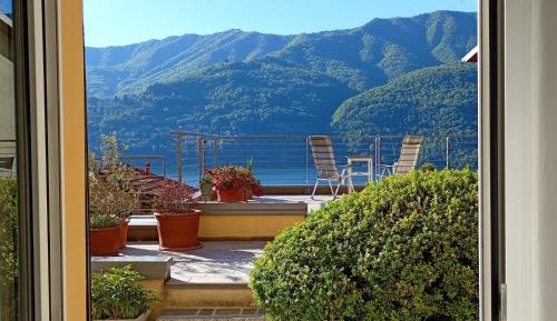 Apartment with Lake View