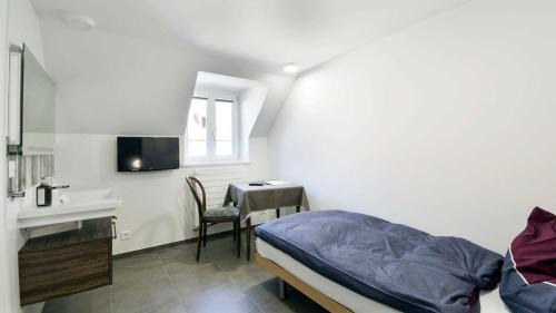 Standard Single Room with Shared Bathroom