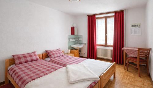 Double or Twin Room with Mountain View