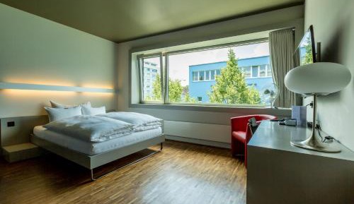 Design Queen Room (4.6 ft bed)