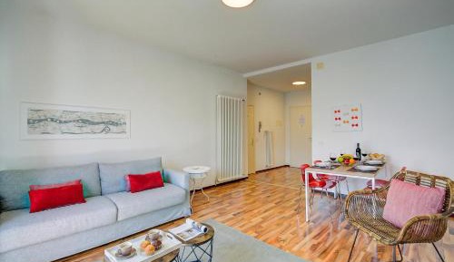 One-Bedroom Apartment with Mountain View