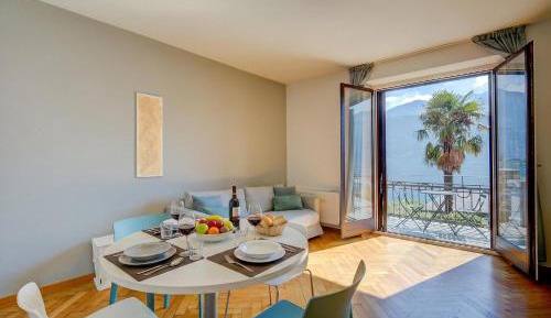 Apartment with Lake View