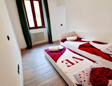 Three-Bedroom Apartment with Mountain View