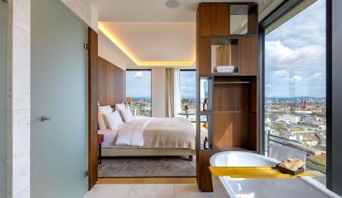 Grand King Suite