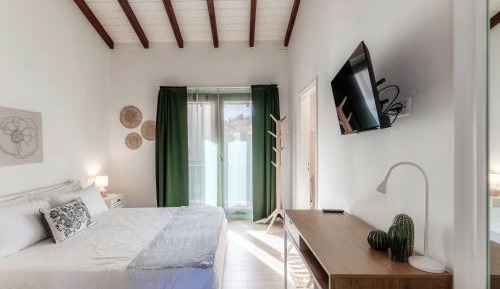 Queen Room with Balcony