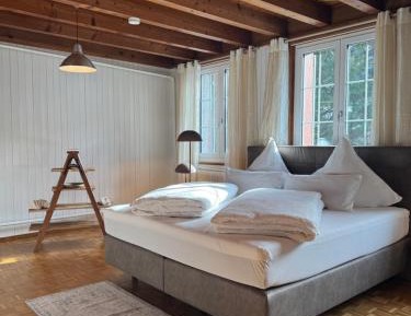 Three-Bedroom Apartment with Mountain View