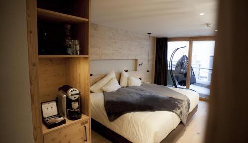 Suite with Mountain View