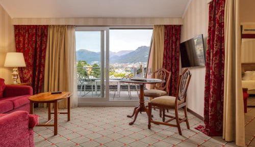 Top Floor Suite with Lake View