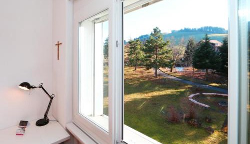 Single Room with Shared Bathroom