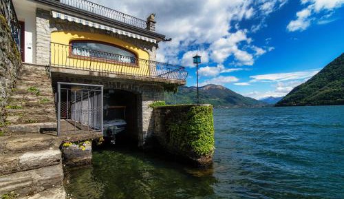 Apartment with Lake View