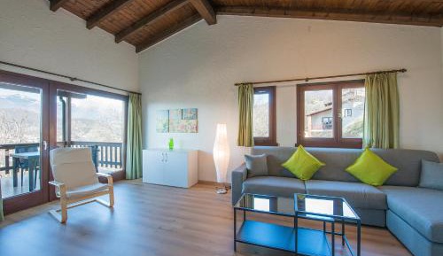 One-Bedroom Apartment with Balcony and Air-Conditioning