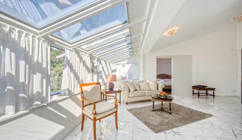 Penthouse Suite with Lake View