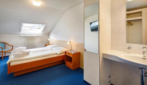 Budget Double Room with Shared Bathroom