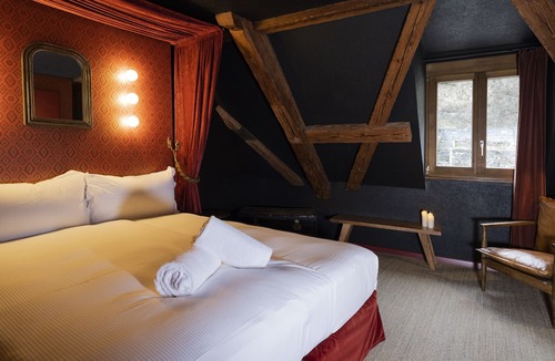 Saint-Ursanne Hotel | Peanut Medieval Lodge