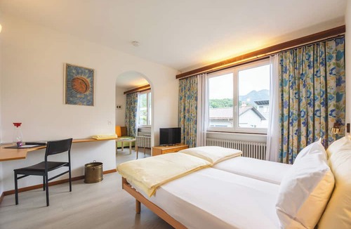 Arcegno Hotel | Villa Siesta, Park & Pool Living