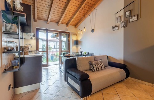 Somma Lombardo Apartment | INTERIOR 13 - Coffee, Wifi & 15 min to MXP - Cozy Apt with all the comforts