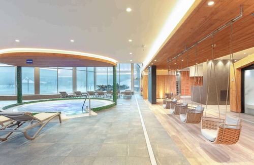 Ovronnaz Apartment | Holiday apartment with fitness room and wellness area