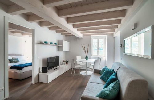 Morcote Apartment | Modern apartment with a view of the lake in Morcote (Balcone sul Lago)