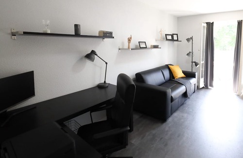 Mattenhof-Weissenbuhl Apartment | Armotti Friedheim 1 Bedroom + Guest Bedroom/Office