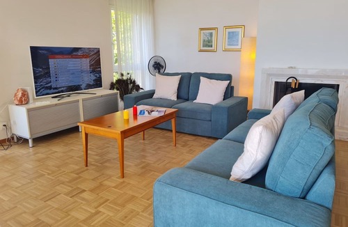 Montreux Apartment | Cosy apartment for 5 people with WIFI, TV, balcony, pets allowed and panoramic view
