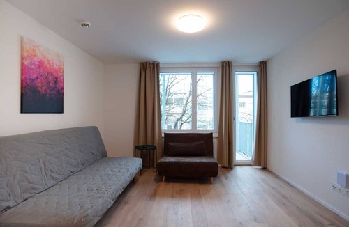 Center Apartment | ZH Pink GF - Letzigrund HITrental Apartment