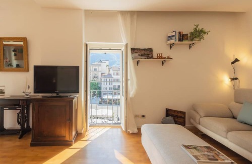 Como City Centre Apartment | Linda Apartment 3 - Two Bedroom Apartment, Sleeps 4