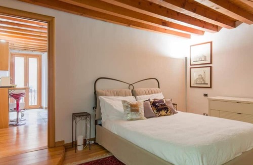 Citta Antica Apartment | Apartment 'Sant' Eufemia Verona' with Balcony, Wi-Fi and Air Conditioning