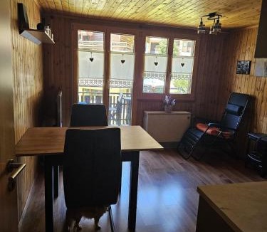 Gampel-Bratsch Apartment | Kleine charmante Wohnung zum wohlfühlen in Jeizinen oberhalb von Gampel