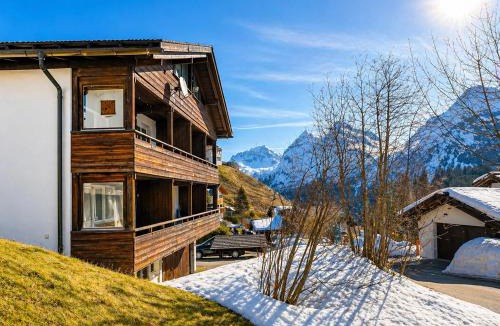 Arosa Apartment | Chalet Höfi - Ski-in Ski out at Hörnlilift by Arosa Stay