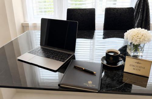 Hard Apartment | Executive Suite-Business Edition