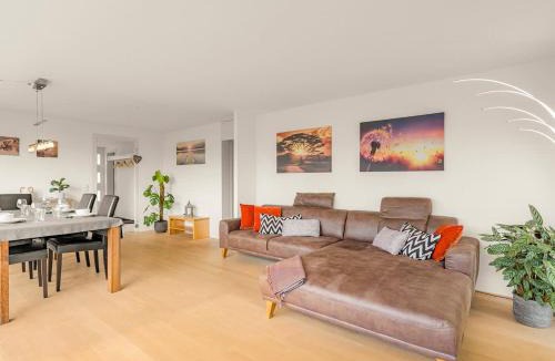 Erlinsbach House | Modern Living Villa mit Panorama-Wintergarten & TV