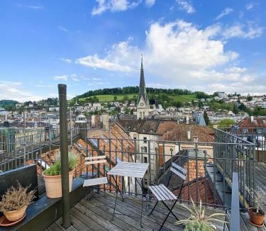 St. Gallen Apartment | Zentrales Design Loft über den Dächern St Gallens