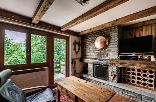 Faido Apartment | Charlie & Alaska Apartments by Quokka 360 - Cozy Mountain Stay Near the Carì Ski Slopes