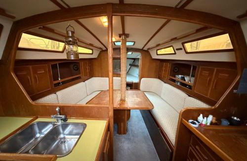 Nyon Boat Rental | Fully equipped sailing boat & exploring zodiac