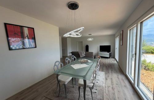 Chardonne Apartment | Le Chardonne - Designer's home with a stunning lake and mountain view
