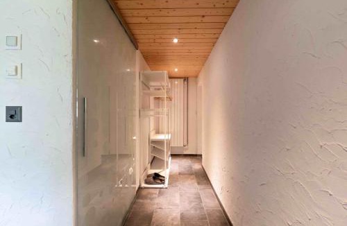 Schwenden House | Hot Tub and Sauna Stay with Garden Views and near Gondola