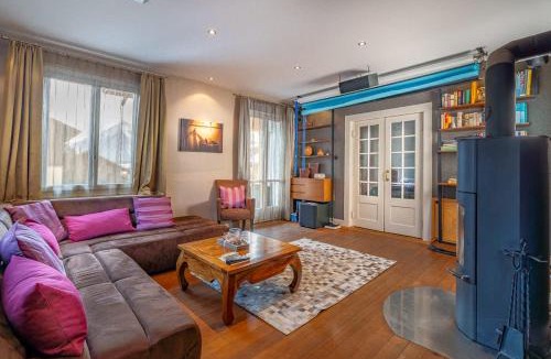 Huenibach Villa | Lake and Mountain View Villa with Whirlpool and Free Parking in Huenibach