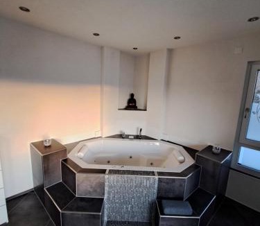 Hitzkirch Apartment | Hotel der Luxusklasse Whirlpool,Himmelbett