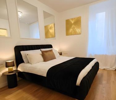 Porta Venezia Apartment | Chic Liberty Flat in Porta Venezia Milan center, Subway 1 min, AC, WiFi