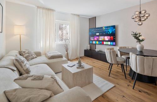 Glattbrugg Apartment | HAVN - Urban Riverside Apartment with cinema, airport and free parking