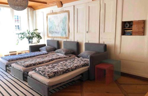 Old City of Bern Apartment | Old City Gem-Very Comfy Bed-Bakery Downstairs