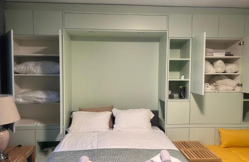 Oerlikon Apartment | Modern Living, Luxe Studio Zurich