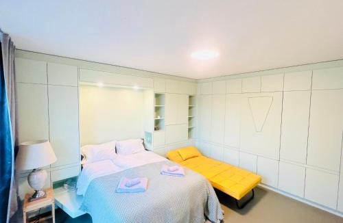 Oerlikon Apartment | Modern Living, Luxe Studio Zurich