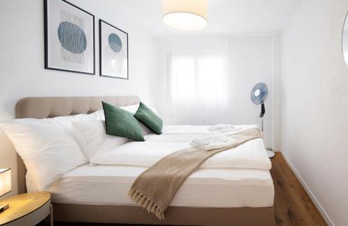 Kuessnacht Apartment | STAYY Rigi Suites - Self-check-in Premium Apartments - 20min to Lucern - 7min Walk to Lake - Public Transport - Washer Dryer