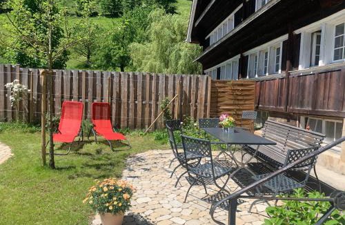Brunnadern House | Historic Swiss Room mit Badeplatz im Fluss
