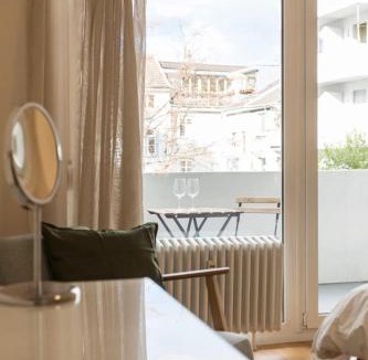 Matthaus Apartment | Modern appt opposite theatre, 7 min walk to Messe