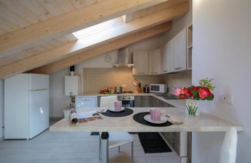 Angera Apartment | Silver Lake lake shore with Balcony&Air-Co - Happy Rentals