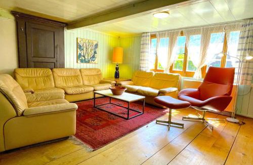 Darligen Apartment | Lake Thun Alps Scenic Views and Concierge by SwissHut