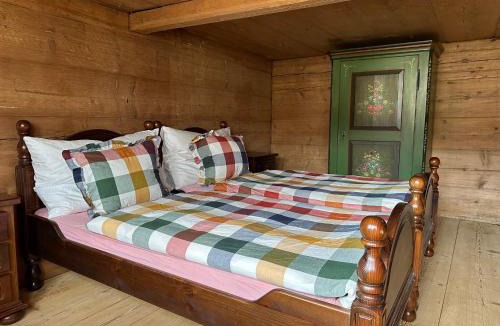 Brunnadern House | Gemütliches Chalet-Zimmer mit Badeplatz im Fluss